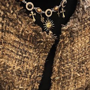 Collier ras du cou unisexe en alliage de zinc plaqué or noir Medusa avec croix et perles coquillage soleil, style vintage - Product Image 4