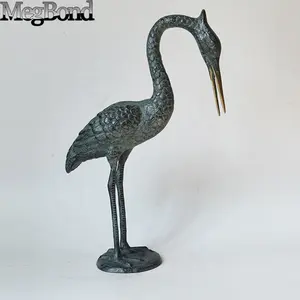Patung hewan dekoratif besi cor antik, patung flamingo besar dalam warna verdigris antik