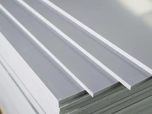 Échantillon gratuit de feuilles de plastique PVC rigide laminé personnalisé de 4x8 pieds d'épaisseur de 5 à 50mm Traitement de coupe de couleur disponible - Product Image 4