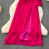 Robe longue élégante asymétrique à découpes à la taille et fente, idéale pour les vacances d'été