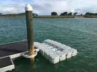 Plate-forme flottante en plastique à emboîtement résistant aux UV passerelle d'aquaculture rampe de lancement de kayak quai d'amarrage pour bateaux de plaisance