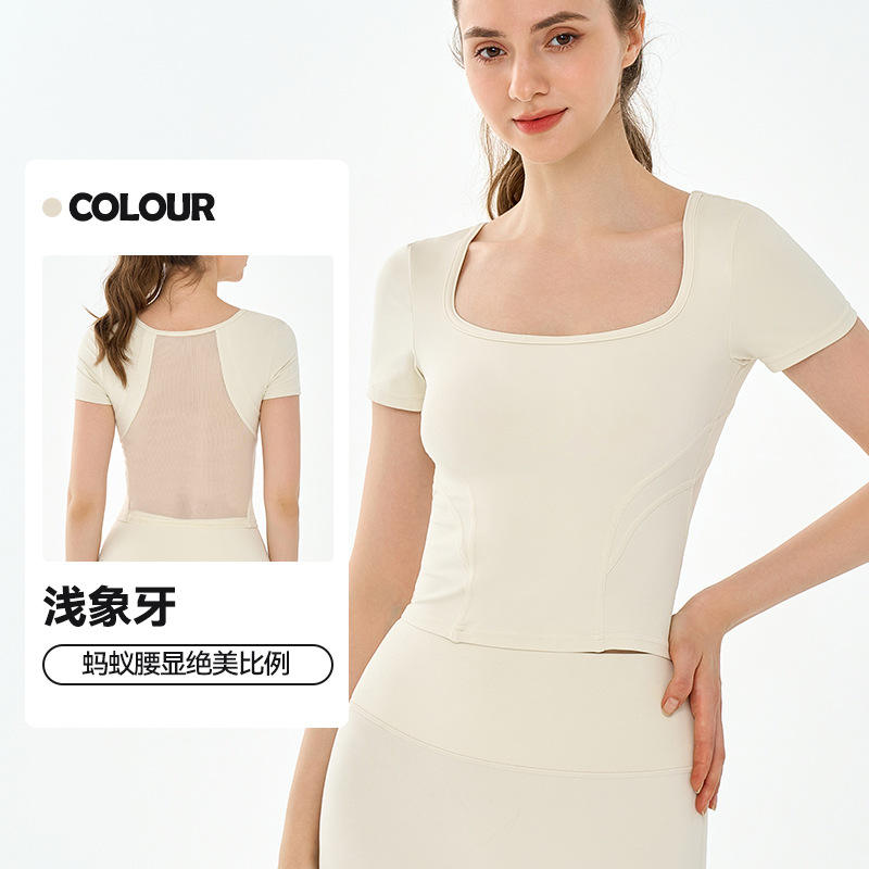 สีงาช้างอ่อน