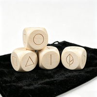 Dés de jeu en bois de bouleau de 16 mm, gravés au laser avec des icônes géométriques, en bois naturel poli, pour jeux de table, vente en gros, directement de l'usine