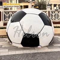 Statue de football en résine pour l'extérieur, sculpture géante de ballon en fibre de verre, vente en gros