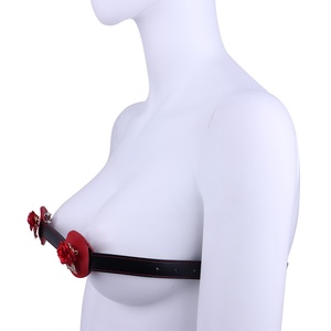 QK-B8239 Cinturón de estimulación de pezones en forma de rosa con púas metálicas, de cuero PU, para restricción del placer en el pecho, juguete sexual para coqueteo en pareja - Product Image 2