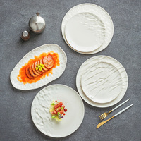 Assiette plate ovale élégante en céramique émaillée, style pierre, résistante au micro-ondes, idéale pour sushis, steaks et plats spéciaux en restaurant haut de gamme