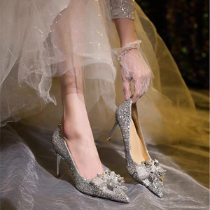 รองเท้าส้นสูงแฟชั่นสำหรับฤดูใบไม้ผลิและฤดูใบไม้ร่วง ปลายแหลม ประดับด้วยดอกไม้เลื่อม หรูหราเบาๆ เหมาะสำหรับงานแต่งงาน สง่างาม โดดเด่น สำหรับเพื่อนเจ้าสาว - Product Image 4