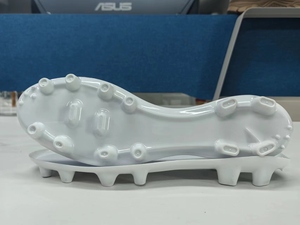 Suola per <span class=keywords><strong>Scarpe</strong></span> da <span class=keywords><strong>Calcio</strong></span> in TPU Trasparente Bianca Personalizzata, Prezzo all'Ingrosso, Produttore Certificato BSCI - Product Image 2