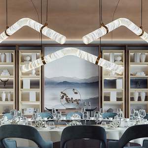 Lustre de luxe en albâtre de forme linéaire créative pour salon moderne - Product Image 5