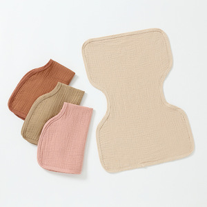 Bavaglini Personalizzati in Cotone Mussola per Neonati, Assorbenti con Design Floreale e Chiusura a Bottone - Product Image 3