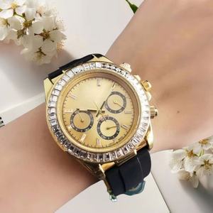 Reloj cronógrafo de oro rosa con diamantes de imitación para mujer, correa de caucho negra, reloj de lujo a la moda con diamantes para hombre, relojes de pulsera de lujo personalizados - Product Image 3