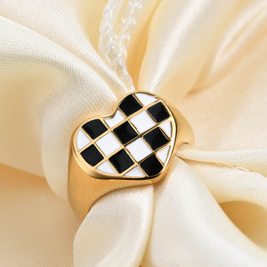 Anillo de Ajedrez en Blanco y Negro con Forma de Corazón de 14 mm, Acero Inoxidable 304, Joyería de Moda Unisex, Regalo - Product Image 1