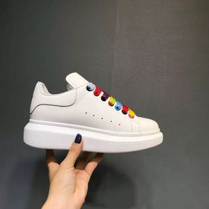 <span class=keywords><strong>Scarpe</strong></span> <span class=keywords><strong>da</strong></span> passeggio sportive <span class=keywords><strong>da</strong></span> uomo e <span class=keywords><strong>da</strong></span> <span class=keywords><strong>donna</strong></span> illuminate Sneakers <span class=keywords><strong>da</strong></span> <span class=keywords><strong>Tennis</strong></span> per l'estate invernale moda Casual di alta qualità - Product Image 5