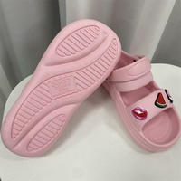 Sandales de plage d'été, sabots confortables, pantoufles, chaussures décontractées en gros, pantoufles respirantes et tendance, accessoires pour sacs de plage