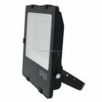 Projecteur LED à haute efficacité énergétique 200 Watts pour terrain de badminton 6KV 60 lentilles optiques 150 Lm/w IP66