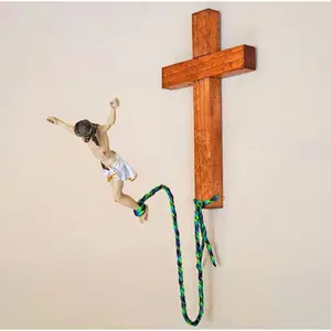 Home Decor Cruz Pendurado Decoração Christian Wall Art Estátua Religiosa Artesanato Bungee Jesus Cruz Resina Figuras