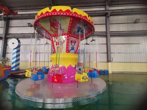 Chaise volante 12 places de luxe de l'usine de Zhengzhou haut de gamme grande tête tremblante tour <span class=keywords><strong>d</strong></span>'amusement pour les parcs de trampoline intérieurs et extérieurs - Product Image 4