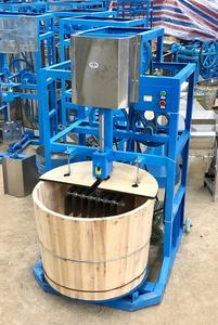 Máquina Eléctrica para Rellenar Empanadas con Cubo de Madera de 15 kg/Hora, Máquina para Picar Verduras, Picar Cebolla y Moler Carne Fresca - Product Image 5