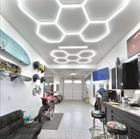 Lampe de garage LED hexagonale RGB de haute qualité, système de grille décorative modulaire suspendu pour garage, salle de sport et détaillage automobile