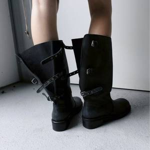 Version en cuir de vache ~ Bottes décontractées convertibles à rabat coréennes pour femmes, boucle de ceinture, bottes de motard, bottes tendance mi-mollet, bottes western - Product Image 5