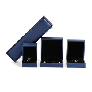 Caja de Joyería de Cuero PU Personalizada con Logotipo Personalizado, Regalo de Moda de Lujo para Boda, Anillo, Brazalete, Pendientes, Colgante, Juego de Pulseras - Product Image 1