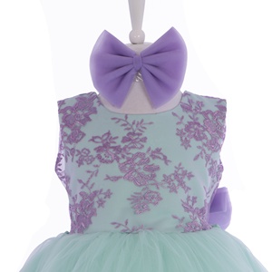 Robe de bébé fille sans manches en mousseline de soie à fleurs à plusieurs couches moderne de luxe Fête d'anniversaire de l'enfant Mariage Personnalisable Nouveau-né - Product Image 2