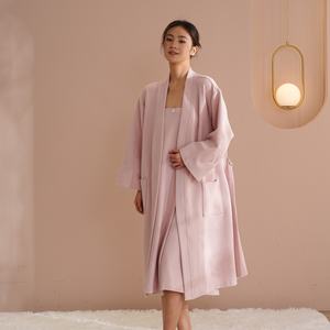 2 件套粉色华夫格织和服水疗浴袍和浴巾套装由柔软厚实的棉涤混纺材料制成 - Product Image 4