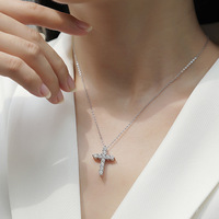 Meilleure vente Design classique Moissanite bijoux en argent Fine croix pendentif breloques pour les femmes fête et cadeau de mariage