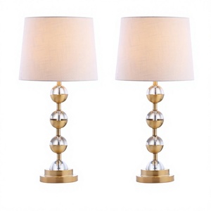 Lampe de table en cristal transparent et laiton doré pour les marchés américain, britannique et moyen-oriental - Product Image 1