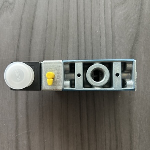 โซลินอยด์นิวแมติก Aventics 32 NC 24VDC 3723522220 สำหรับควบคุมอุตสาหกรรม - Product Image 1