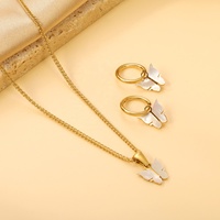 2024 nouveau Offre Spéciale plaqué or en acier inoxydable papillon collier boucles d'oreilles blanc coquille papillon ensemble de bijoux pour les femmes cadeaux