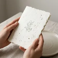 Étiquette en papier semence de qualité supérieure |   Étiquette de fleurs sauvages plantables |   Marquage durable pour la mode écoresponsable en Europe