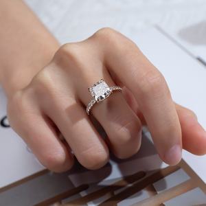 Anillo de Diamante de Laboratorio con Corte Cojín, 3 Quilates, E VS1, Oro Amarillo de 18K, Modelo MSR-1639 - Product Image 4