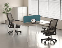 Banc de travail central moderne OMNI avec structure en fer extensible et pieds partagés