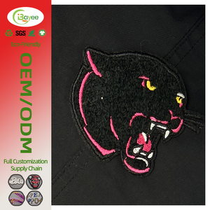 Patchs brodés durables et personnalisés en chenille noire à motif cochon, haute intensité de couleur, pour accessoires cadeaux - Product Image 1