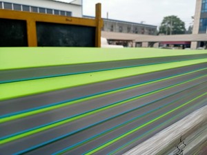 Lámina <span class=keywords><strong>de</strong></span> HDPE con Textura <span class=keywords><strong>de</strong></span> Piel <span class=keywords><strong>de</strong></span> Naranja, Bicolor, <span class=keywords><strong>de</strong></span> Tres Capas, Resistente a los Rayos UV, Apta para Instalaciones Recreativas al Aire Libre - Product Image 5