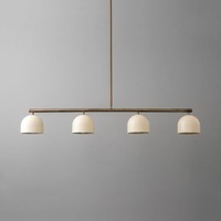 Suspension linéaire personnalisée, élégante et moderne avec quatre lumières et un cadre métallique, idéale pour suspendre au-dessus d'une table à manger