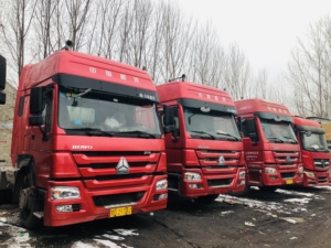 Camion tracteur d'occasion Sinotruk Euro2 Diesel 6X4 à direction à gauche HOWO 10 roues avec capacité de charge de 21-30T, 371 ch, caméra arrière 360° - Product Image 5