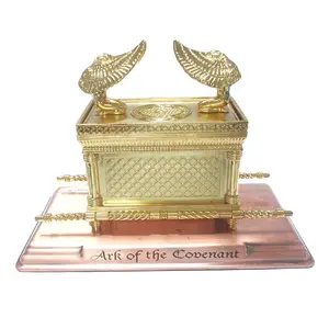 תיבת העדות המתכת או דגם המתנה הדתית של ארון אלוהים