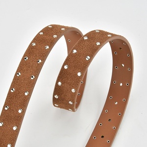 <span class=keywords><strong>Ceinture</strong></span> en cuir véritable fendu pour <span class=keywords><strong>femme</strong></span>, style vintage punk, avec boucle à rivets double rangée en alliage, pour jeans décoratifs – Vente en gros - Product Image 3