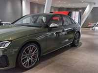 Berline sportive S4 3.0 TFSI 2024, moteur turbocompressé, transmission intégrale permanente, voiture de performance