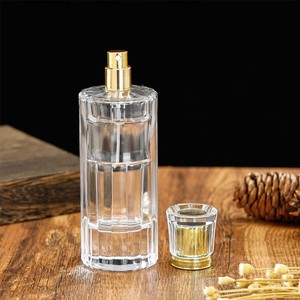 Botella de Vidrio Transparente Redonda con Rayas Verticales de 100 ml, Botella de Perfume Recargable de Alta Gama con Pulverizador a Presión - Product Image 3