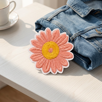 Patchs thermocollants brodés mignons à motifs floraux et fruités (Marguerite, Fraise, Pêche, Cœur, Aile) pour vêtements, sacs à dos, sacs à main, chapeaux