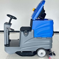 Machine à nettoyer les sols 750 pour le lavage, le séchage et le nettoyage rapides de grandes surfaces dans les entrepôts logistiques, les usines et les centres commerciaux