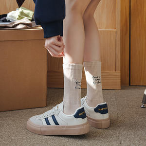 Calcetines bordados de estilo escolar KR de algodón puro para mujeres y niñas, patrón de letras de moda de uso diario con logotipo de puños - Product Image 1