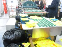 Machine automatique de fabrication de sachets à trois soudures latérales, autoportante, avec fermeture éclair, pour emballage alimentaire