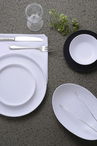 100% Melamine Ronde Klassieke Rechte Rand <span class=keywords><strong>Matte</strong></span> 11Inch Plaat Zwart En Wit Stapelbaar Vlees Dessert Western Food Diner Serveerschaal - Product Image 5