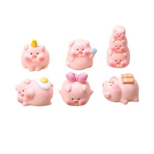 ตุ๊กตาหมูเรซิ่นสีแดงสดแบบซ้อนกัน ของตกแต่งโต๊ะทำงานสีพื้นแบบสุ่ม ของตกแต่งรถยนต์ พวงกุญแจน่ารัก - Product Image 5