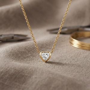 Collar con Colgante de Diamante con Corte Corazón y Engaste de Bisel - Product Image 4