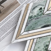 Carrelage Mosaïque 3D en Marbre Vert Jade avec Incrustation Dorée Chevron, Motif Luxueux Moderne pour Mur de Cuisine, 300mmx300mm